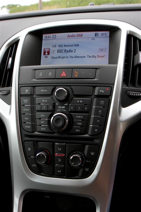 Vauxhall Astra Sussing out the stereo Parkers